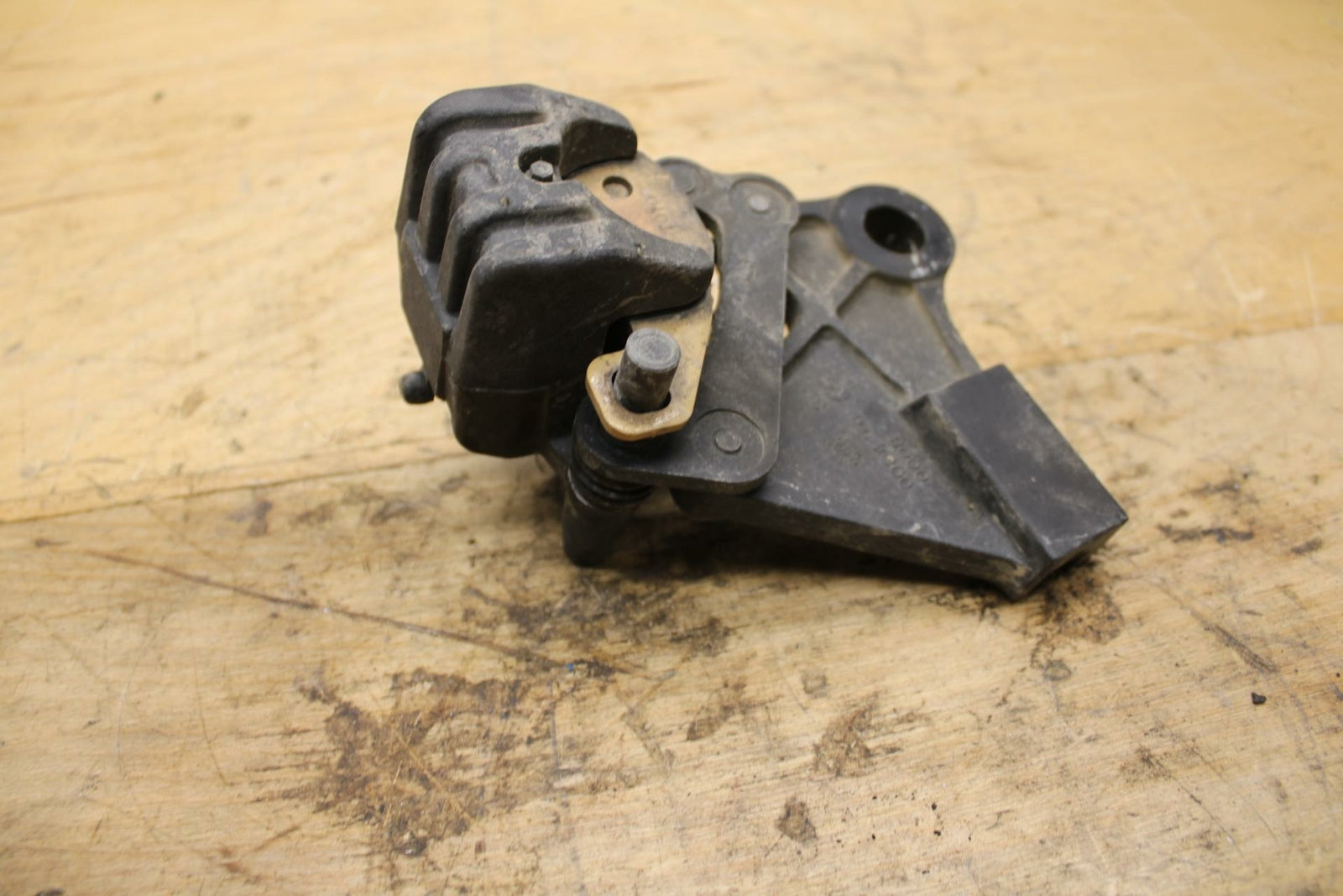 09-10 KAWASAKI ER-6N REAR BACK BRAKE CALIPER W MOUNT BRACKET BB325