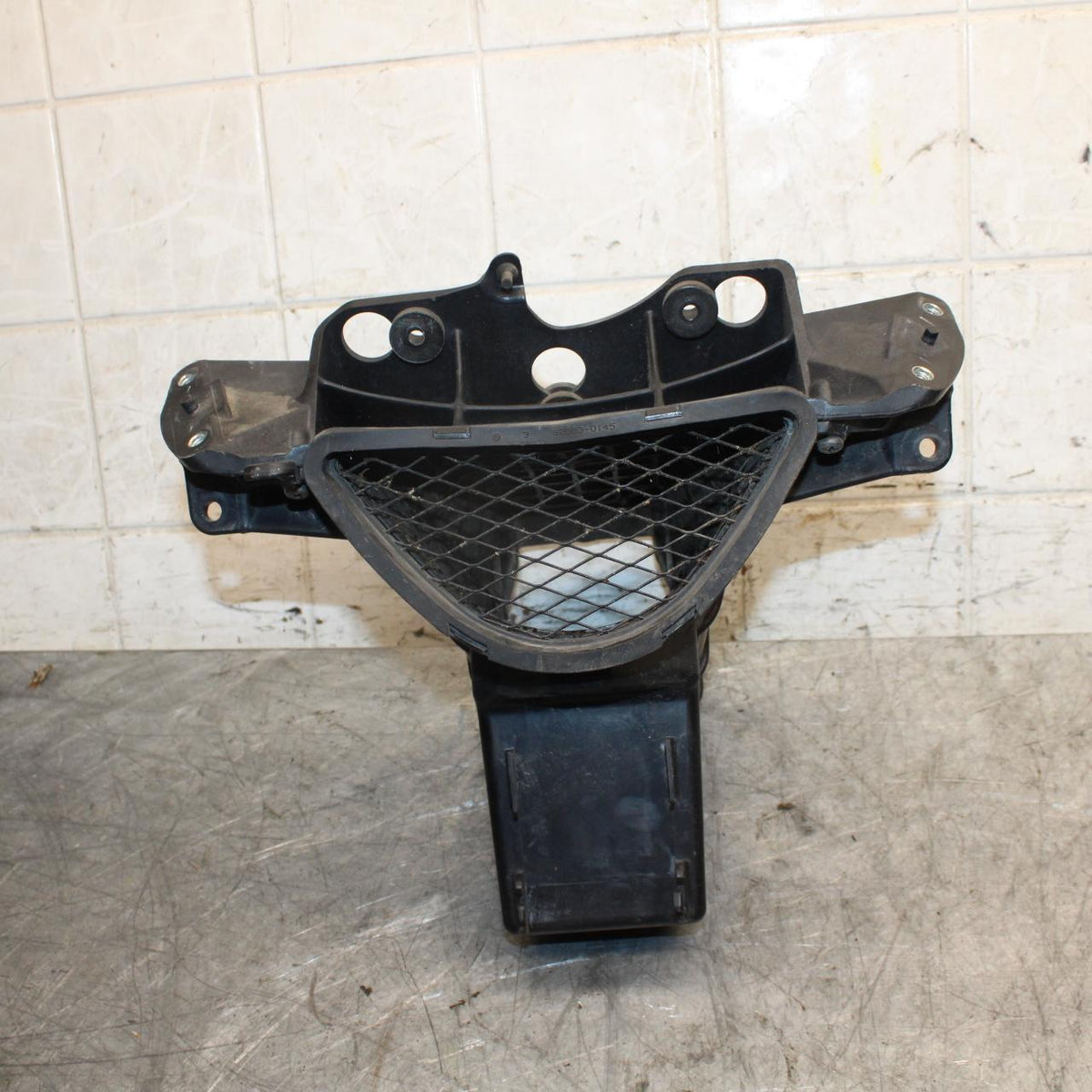 2009 Kawasaki Ninja ZX6R ZX600R UPPER FAIRING MIRROR GAUGES STAY BRACKET BB538