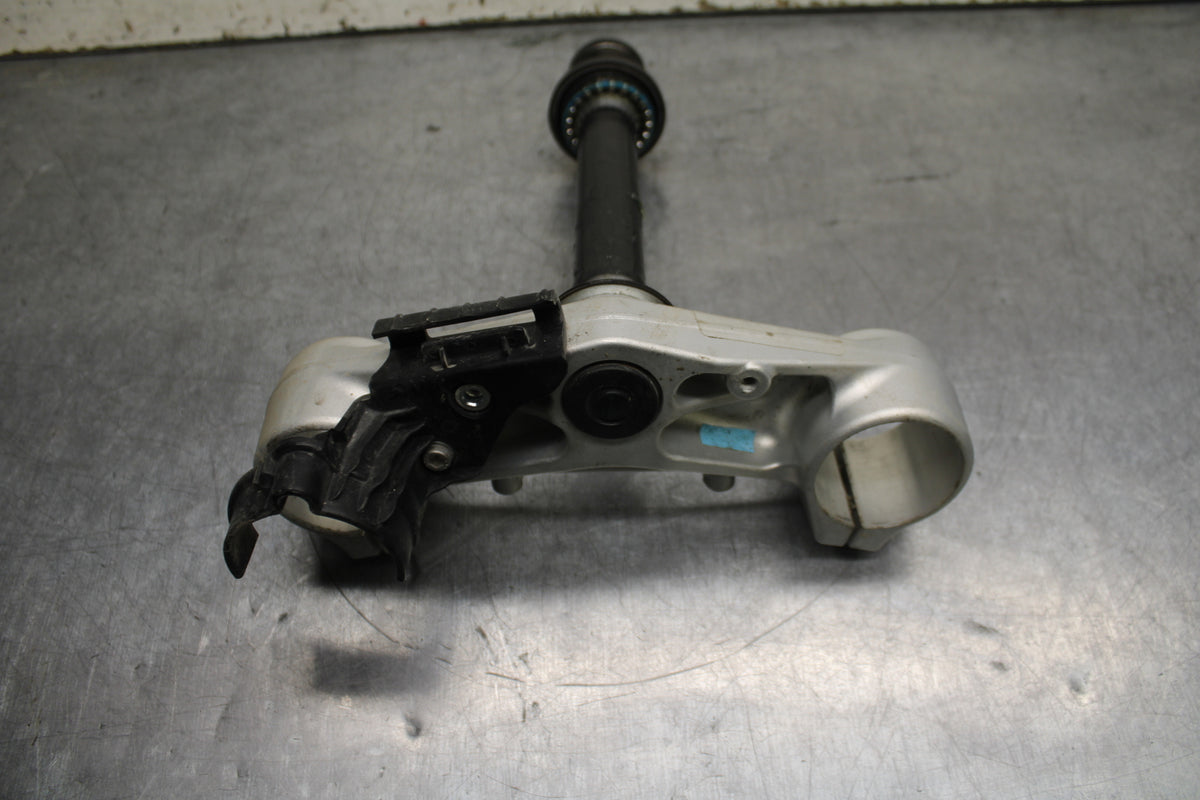 13-16 KTM 390 DUKE FRONT FORKS CLAMP LOWER TRIPLE TREE STEM BB748