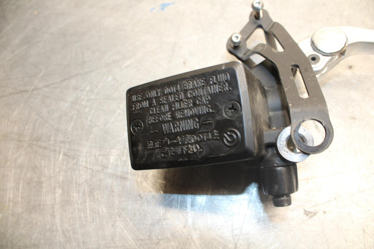 2015 Yamaha FJ09 FRONT BRAKE MASTER CYLINDER w/ LEVER BB41