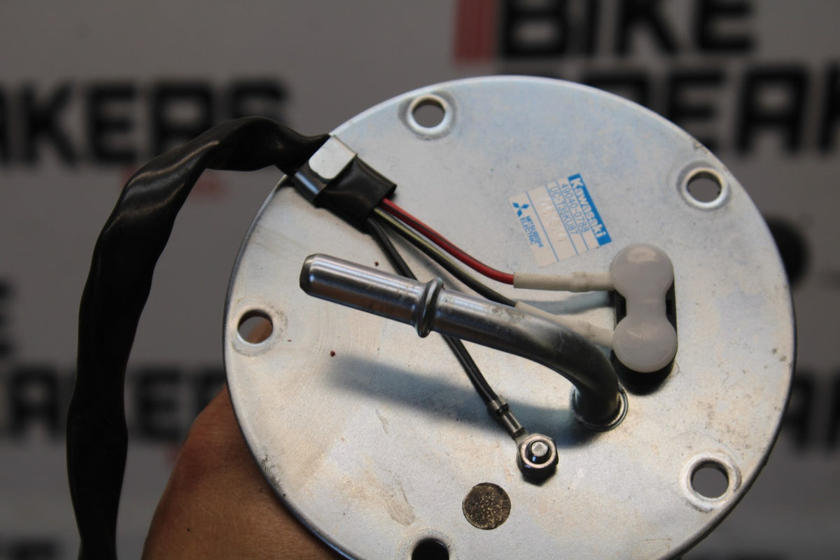 23-26 KAWASAKI NINJA ZX4RR FUEL PUMP GAS PETROL SENDER UNIT BB898