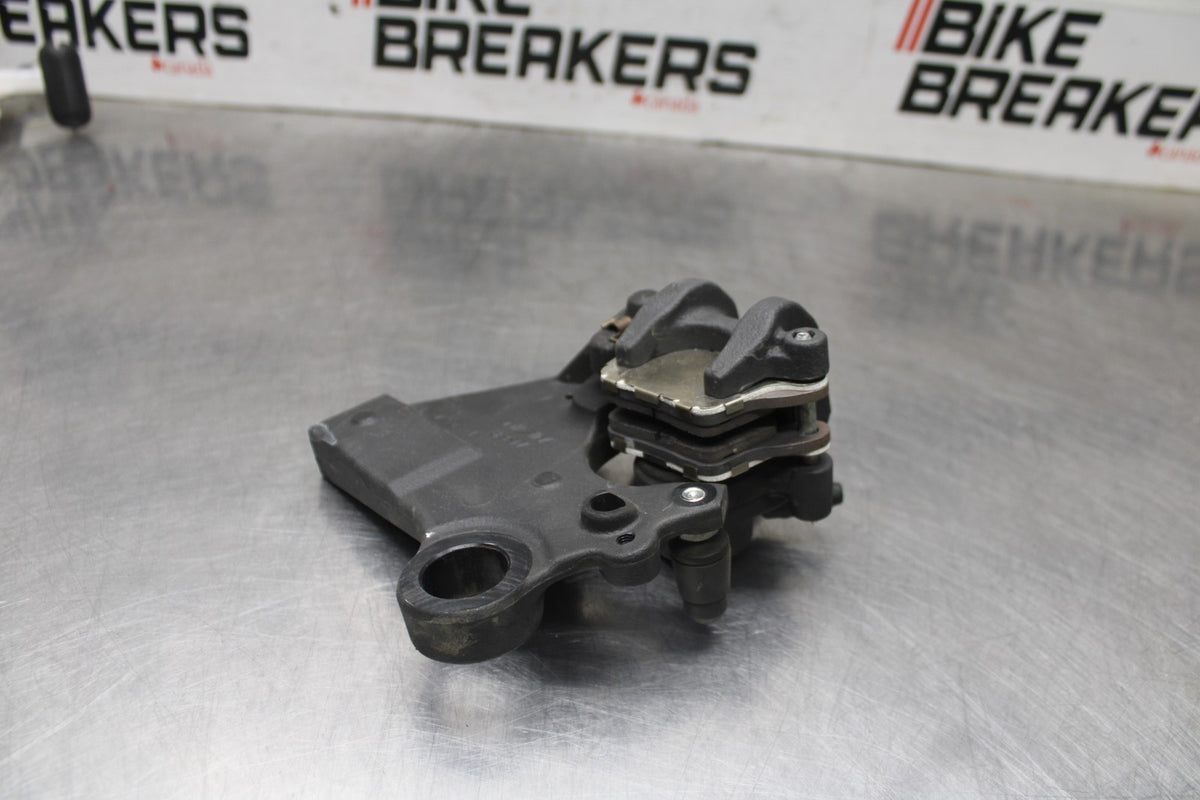 24-25 KAWASAKI NINJA ZX6R REAR BACK BRAKE CALIPER W MOUNT BRACKET BB939