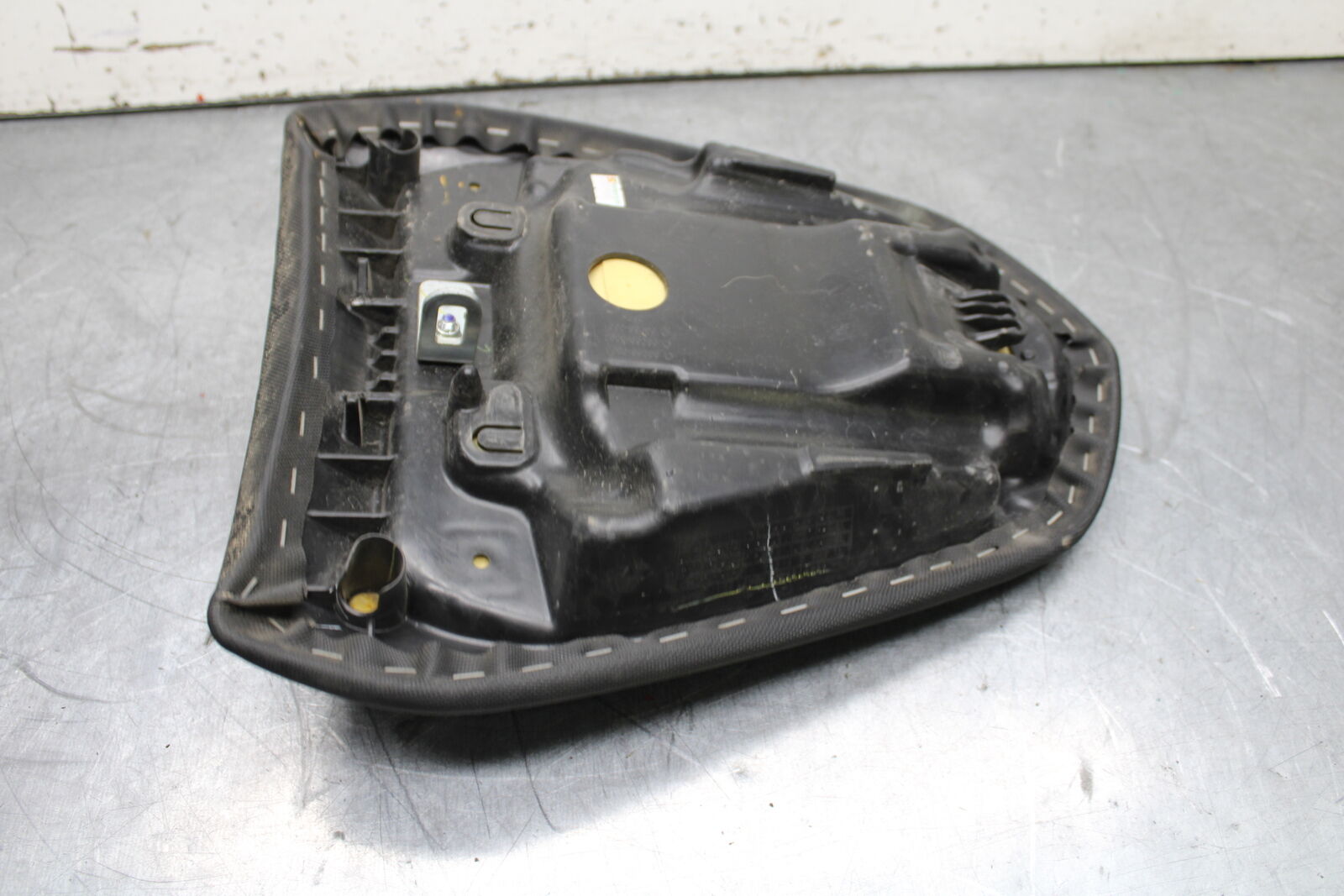 12-17 KAWASAKI ER-6N Z650 REAR BACK PASSENGER TANDEM SEAT PAD SADDLE  BB709