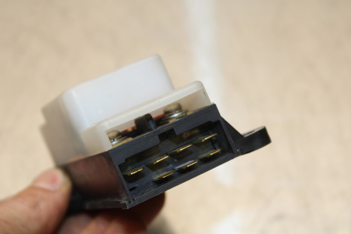 86 SUZUKI GS750ES RELAY ASSEMBLY FUSE BOX BB140