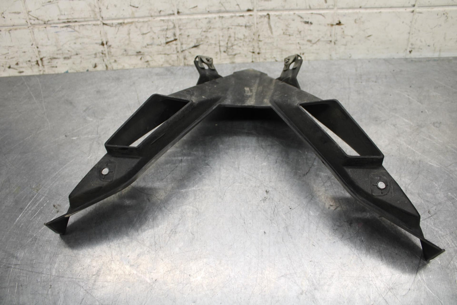 2007 Yamaha YZF R1 FRONT LOWER CENTER COWL FAIRING BB575