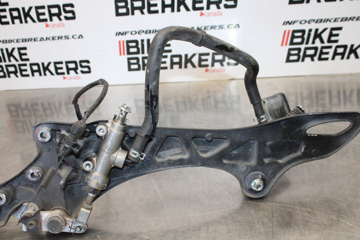 10 SUZUKI SV650 RIGHT REARSET REAR SET DRIVER FOOT PEG REST STOP BB181