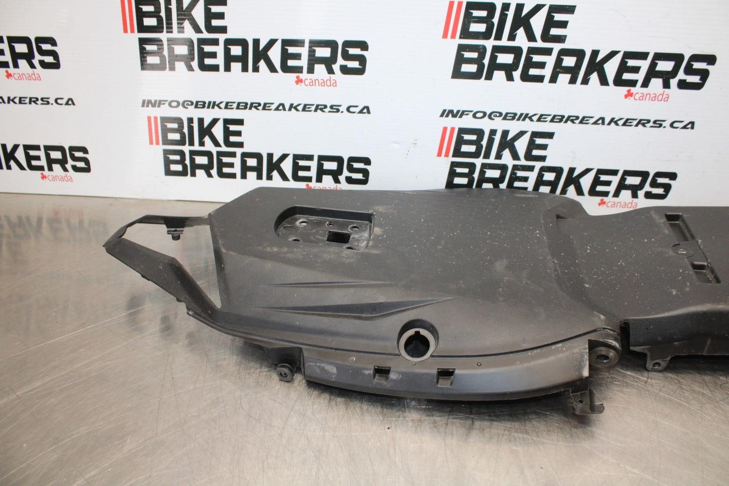 21-23 KAWASAKI NINJA ZX6R REAR BACK TAIL UNDERTAIL BATTERY TRAY PLASTIC BB179