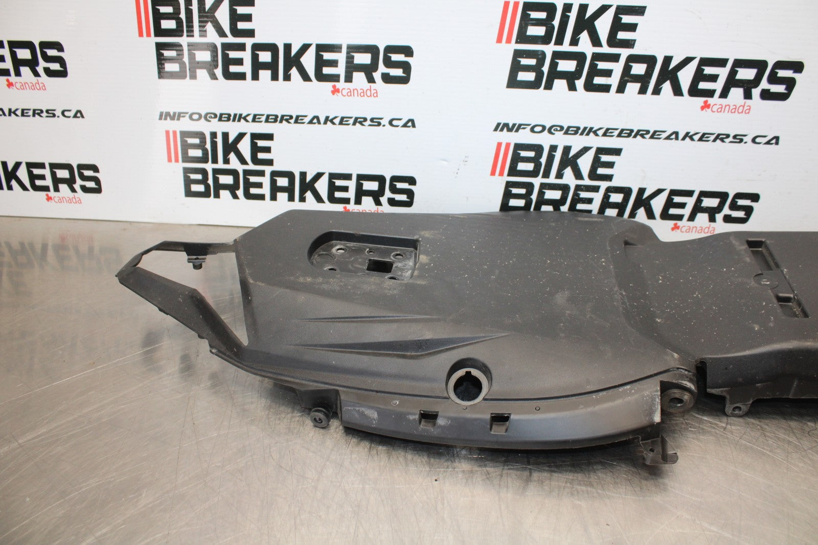 21-23 KAWASAKI NINJA ZX6R REAR BACK TAIL UNDERTAIL BATTERY TRAY PLASTIC BB179