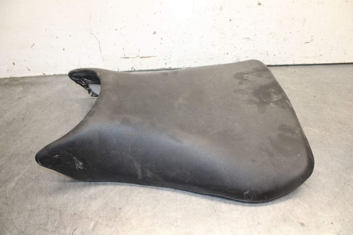 08-09 YAMAHA YZF R6S FRONT DRIVERS SEAT PAD SADDLE 5SL-24710-00-00  BB690