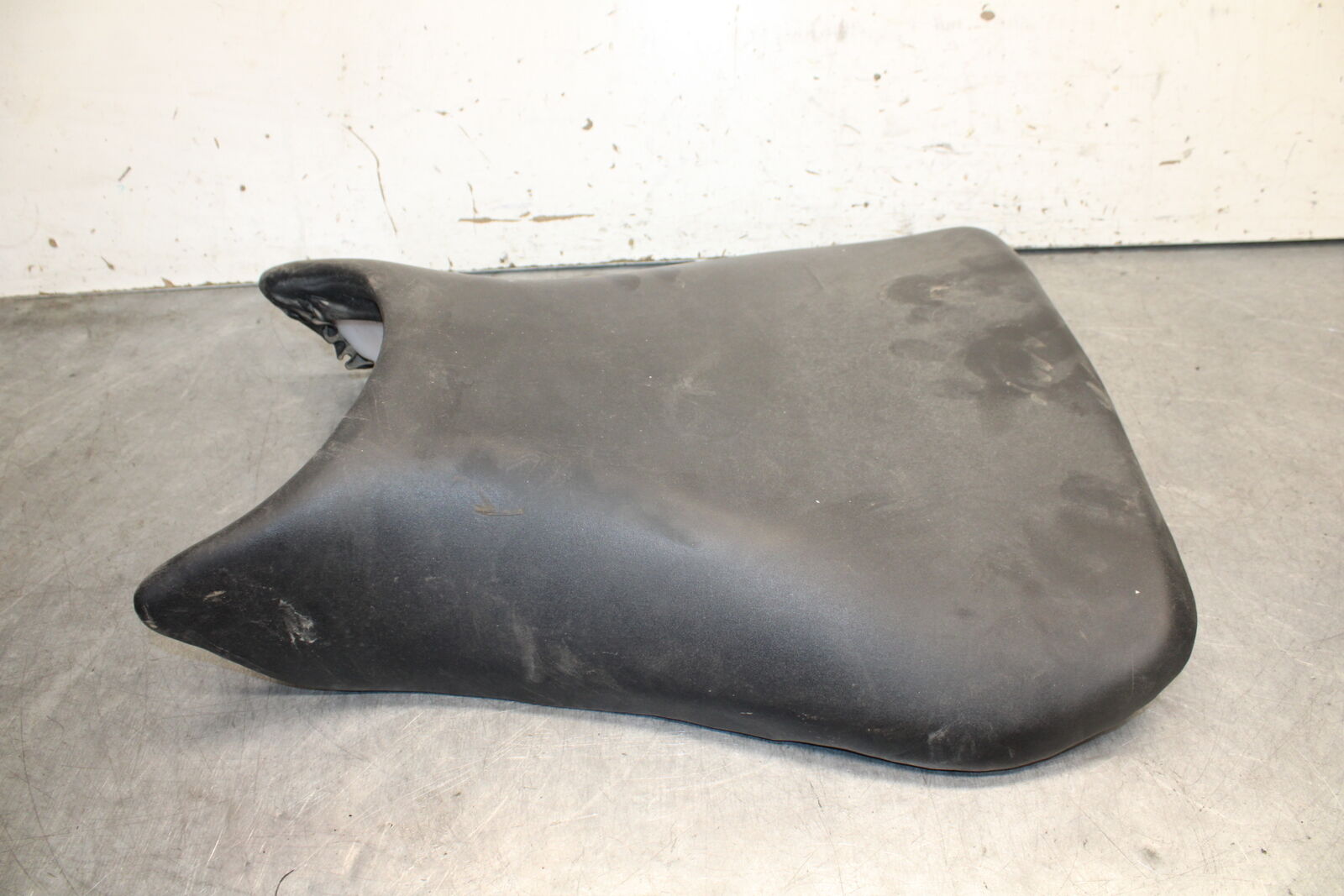 08-09 YAMAHA YZF R6S FRONT DRIVERS SEAT PAD SADDLE 5SL-24710-00-00  BB690