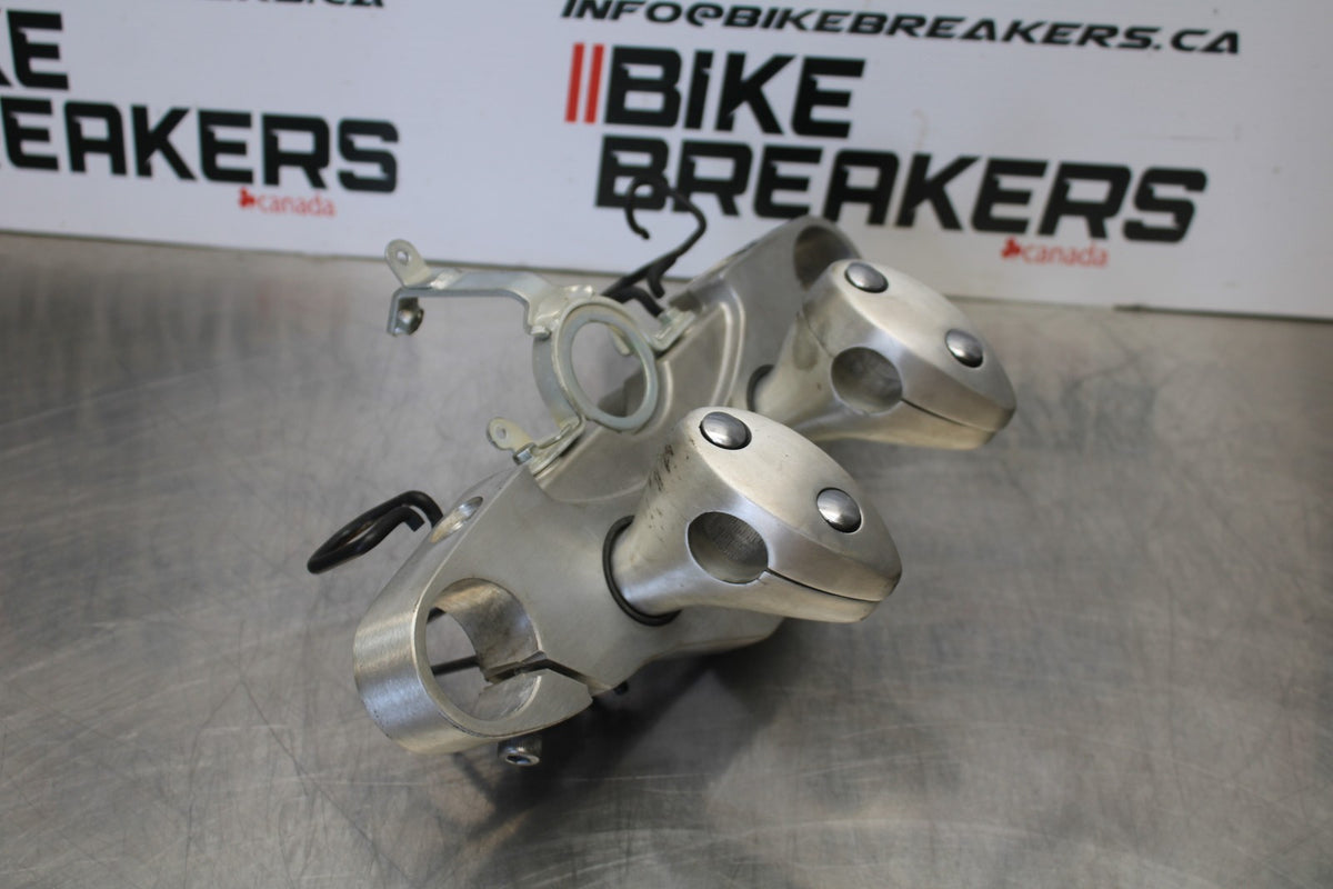 09 YAMAHA V STAR 950 FORKS UPPER TRIPLE TREE CLAMP BB172
