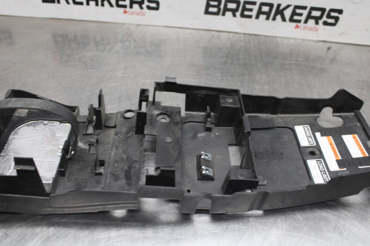 08-16 YAMAHA YZF R6 REAR BACK TAIL UNDERTAIL BATTERY TRAY PLASTIC BB929