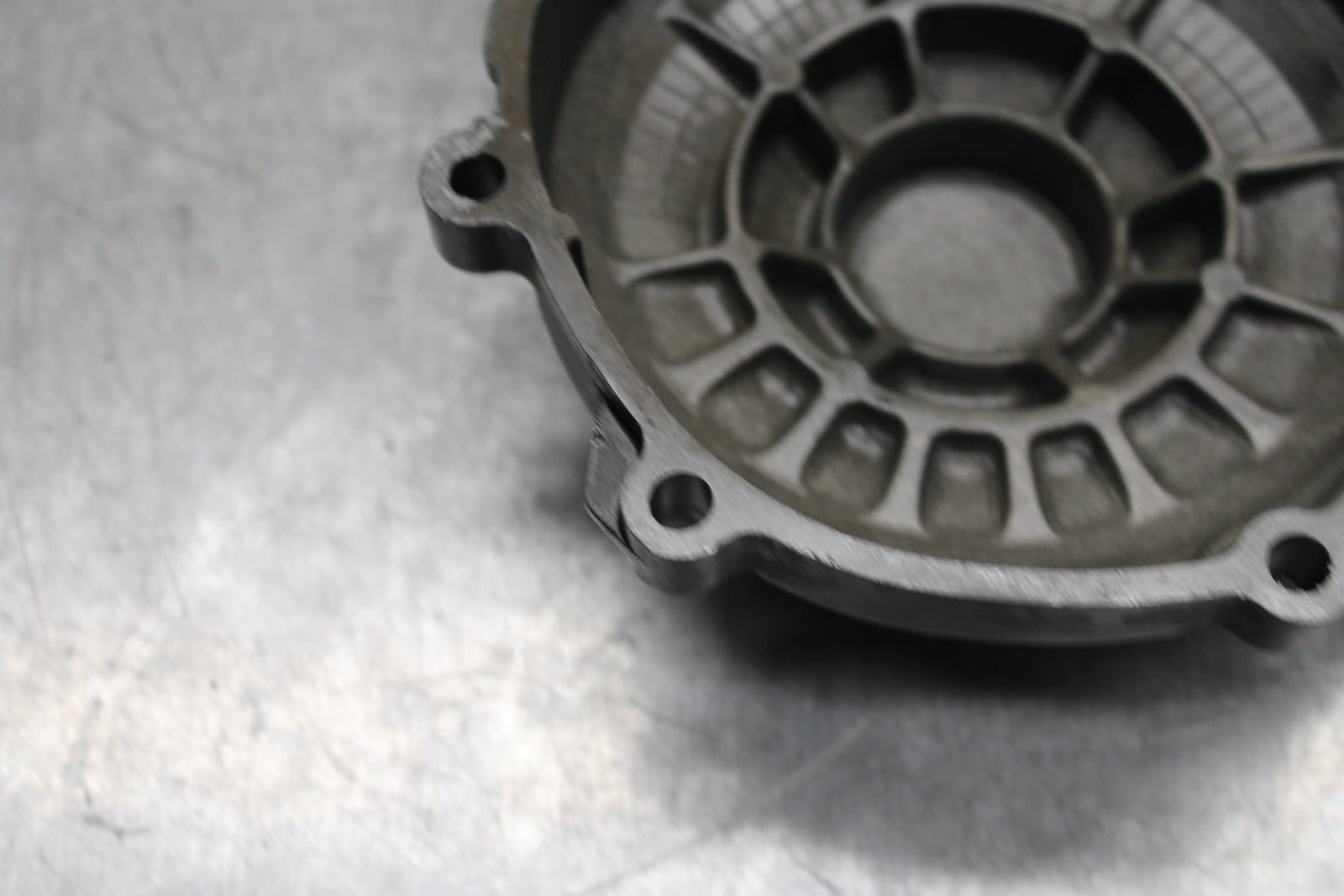 09-14 YAMAHA YZF R1 STATOR MAGNETO ALTERNATOR COVER 14B-15411-00-00 BB118