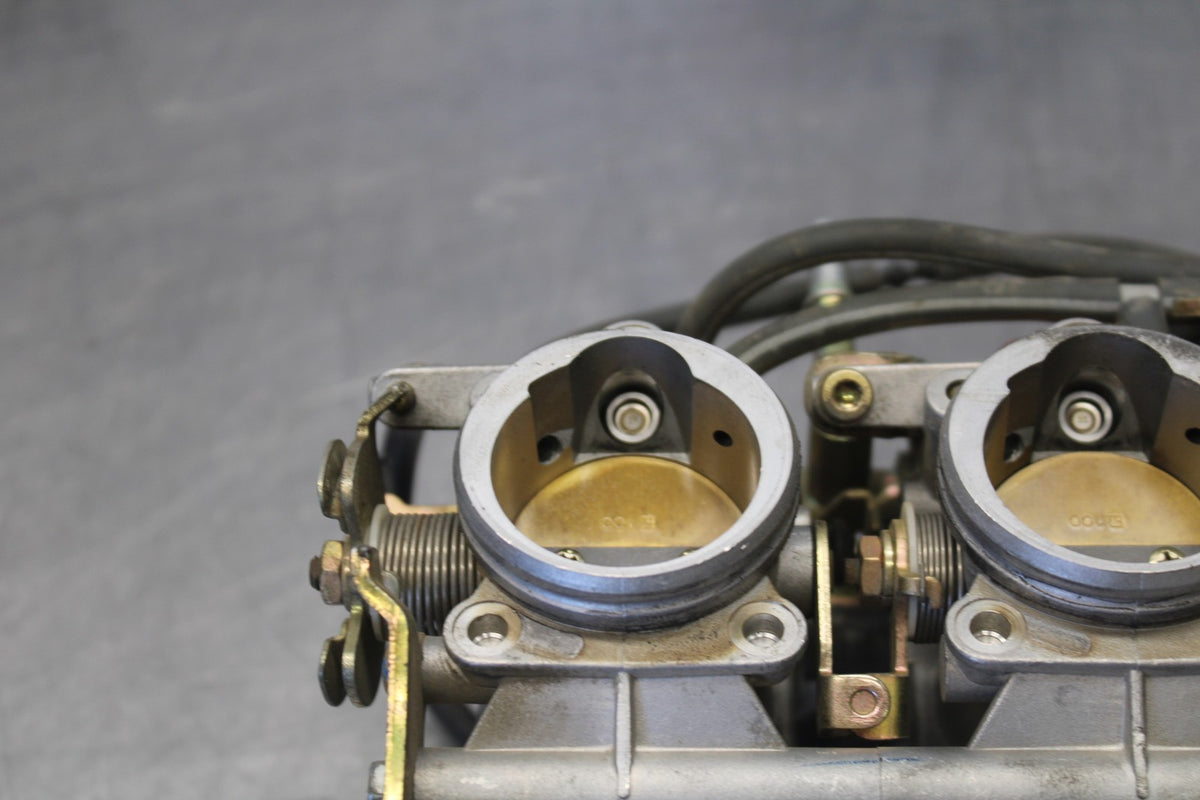 05 YAMAHA YZF R6 MAIN FUEL INJECTORS / THROTTLE BODIES BB894