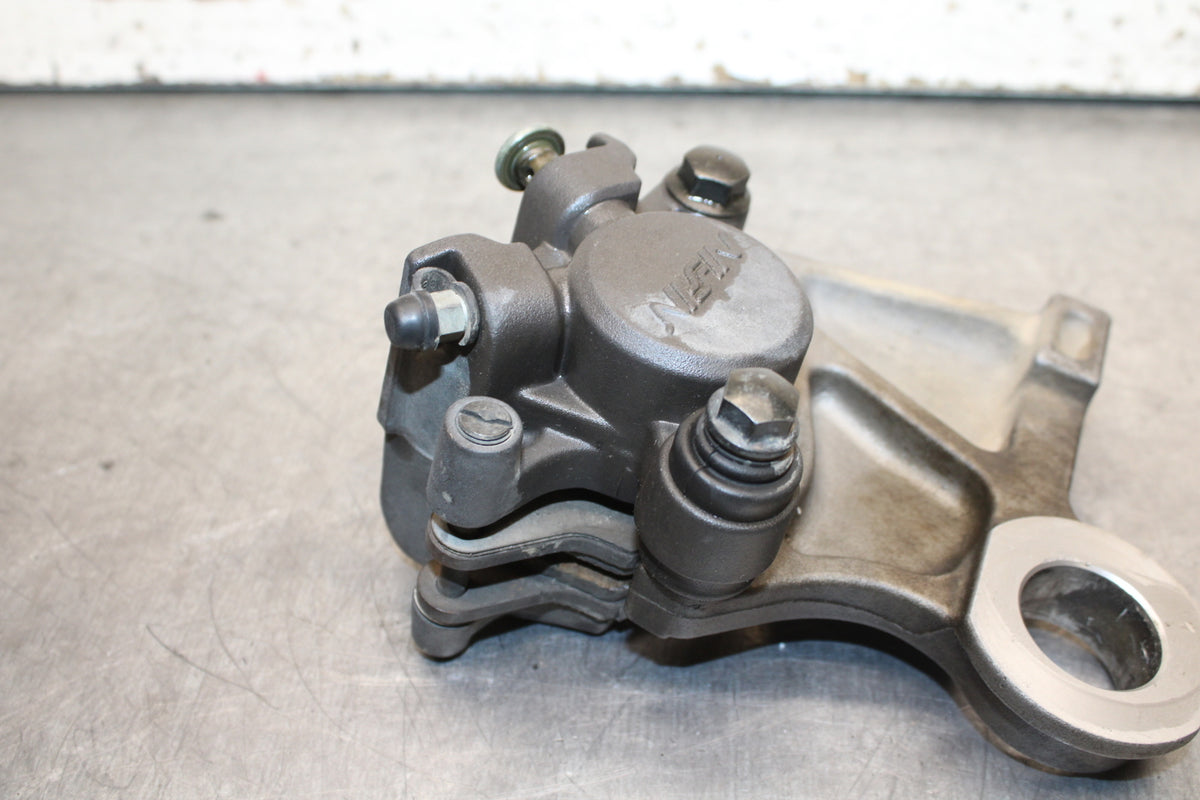 06-07 YAMAHA YZF R6 REAR BACK BRAKE CALIPER W MOUNT BRACKET BB742