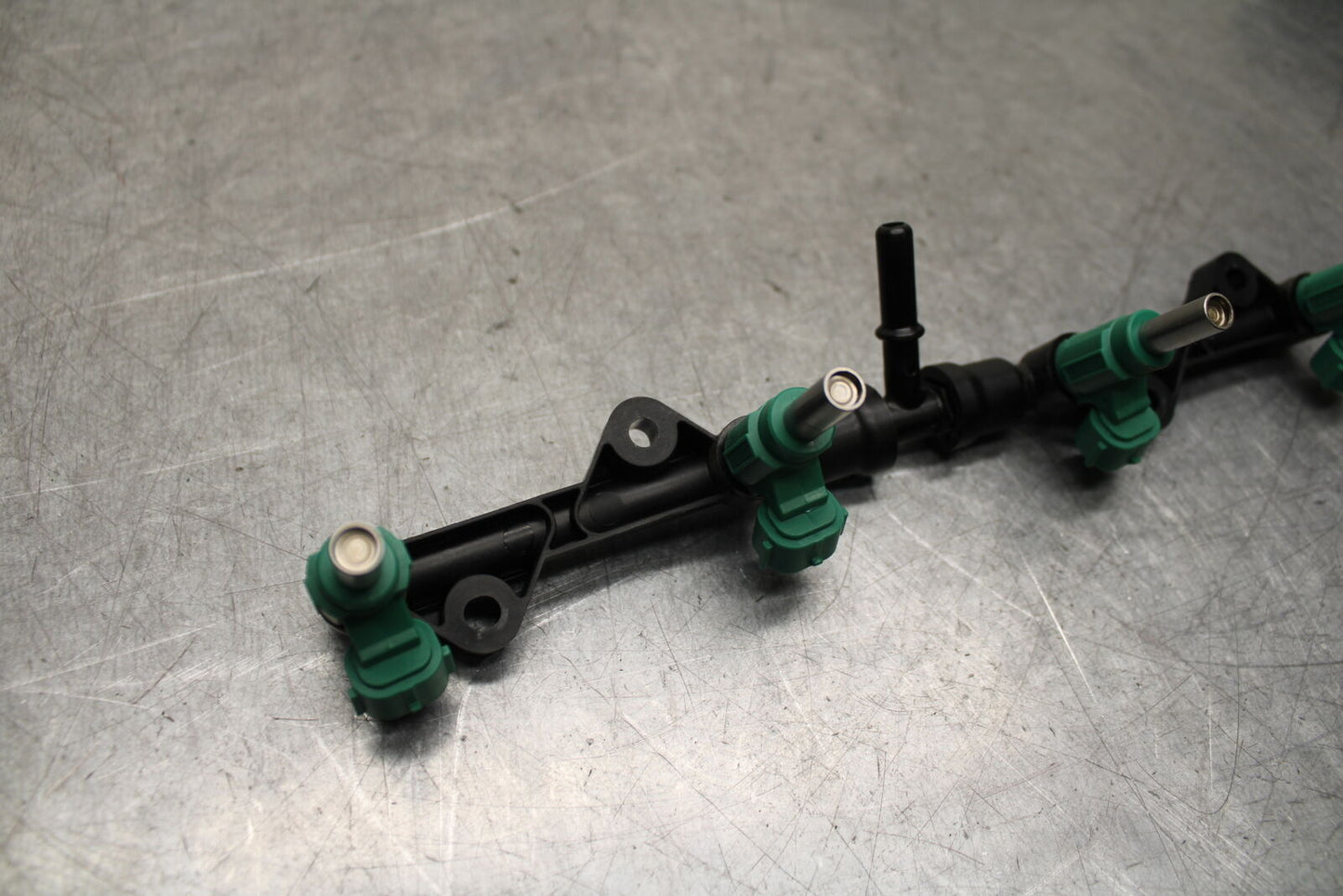 16 KAWASAKI NINJA ZX10R FUEL INJECTOR RAIL AIR BOX BB650