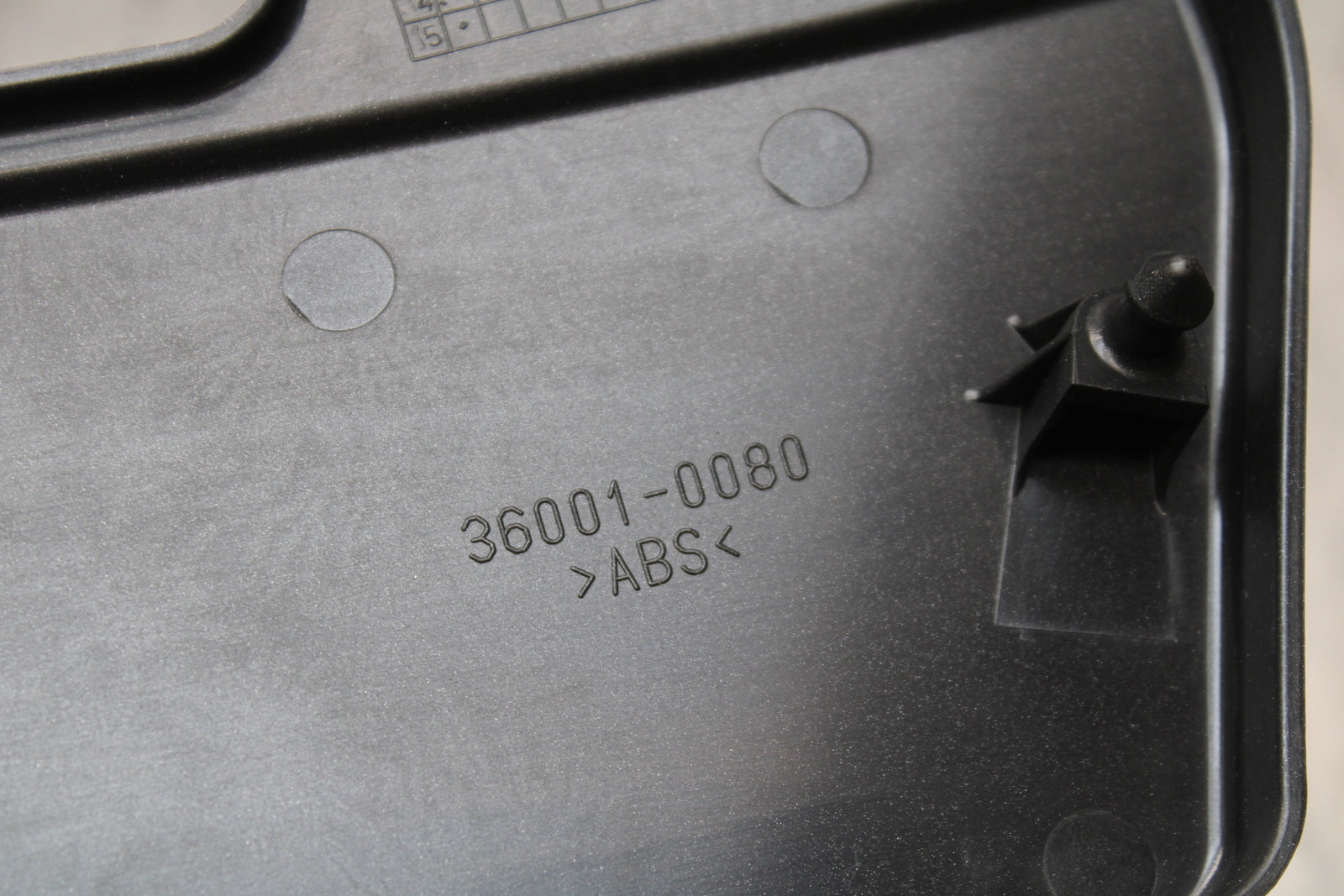 23-24 KAWASAKI NINJA ZX14R NEW!! BATTERY COVER TRAY PLASTIC BB153