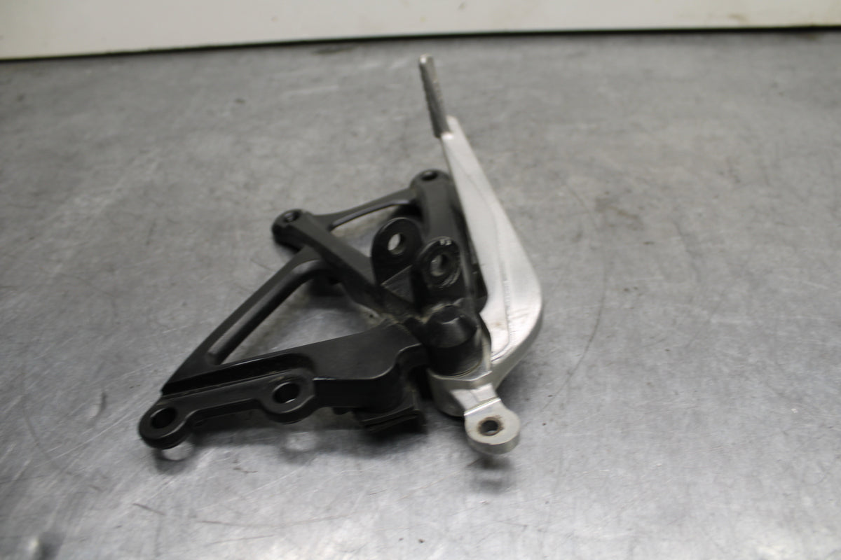 09-14 YAMAHA YZF R1 RIGHT REARSET REAR SET DRIVER FOOT PEG REST STOP BB118