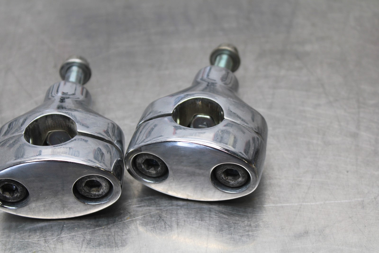 08 KAWASAKI VULCAN 900 HANDLEBAR RISERS BB184