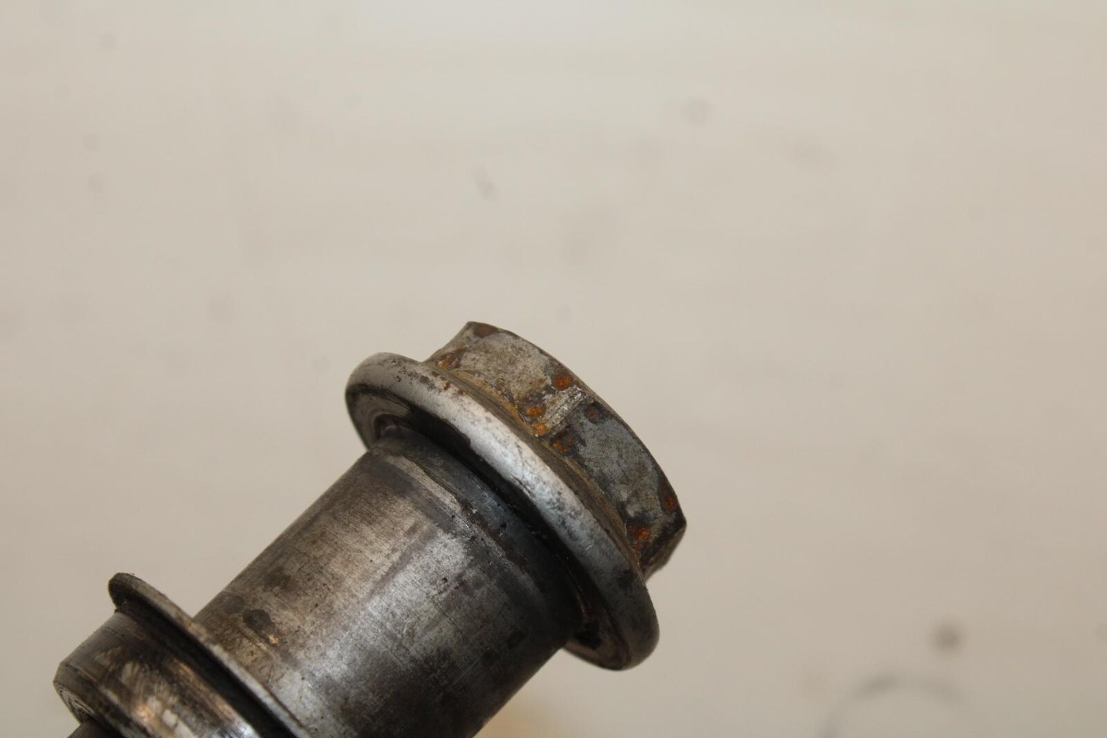03-04 HONDA CBR600RR REAR AXLE BACK WHEEL RIM BOLT AXEL 42301-MEE-000 BB628