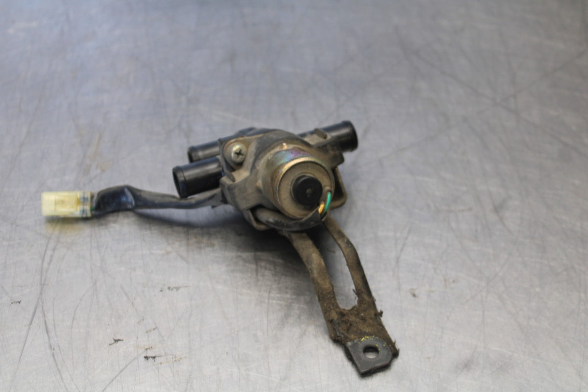 05 YAMAHA YZF R6 AIR VALVE SOLENOID TOP ENGINE SWITCH SENSOR BB894