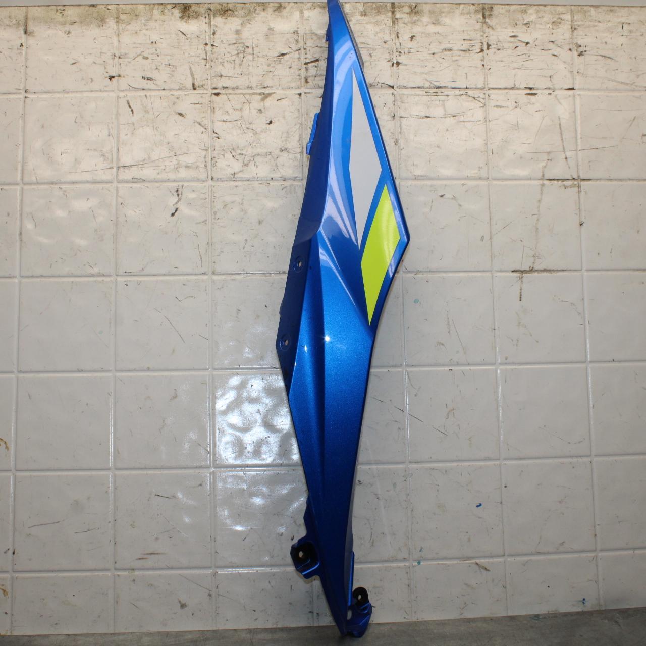 20 SUZUKI GSXR 1000 RIGHT REAR BACK TAIL FAIRING COWL SHROUD BB597