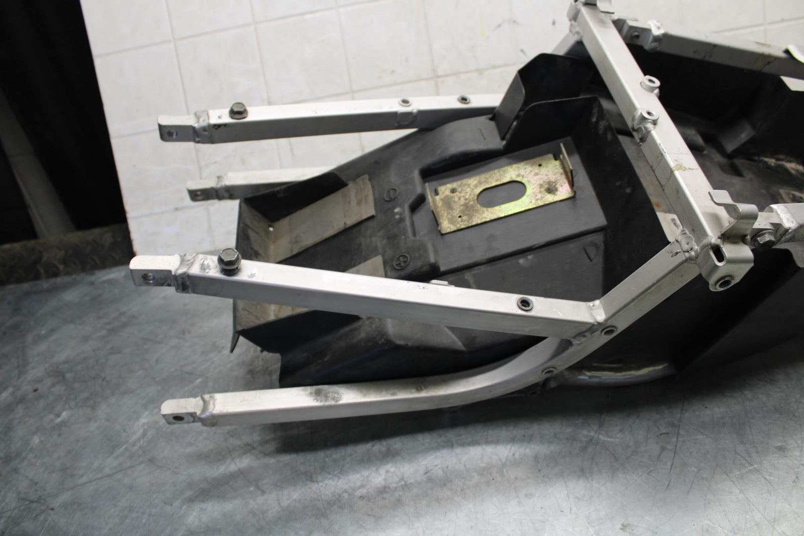 1997 Suzuki GSXR750 REAR SUBFRAME BACK SUB FRAME BB527