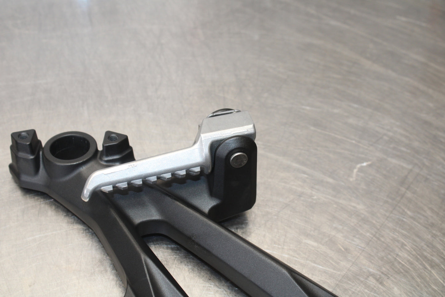 23-24 KAWASAKI NINJA ZX14R REAR BACK PASSENGER PEG SET PAIR BB169