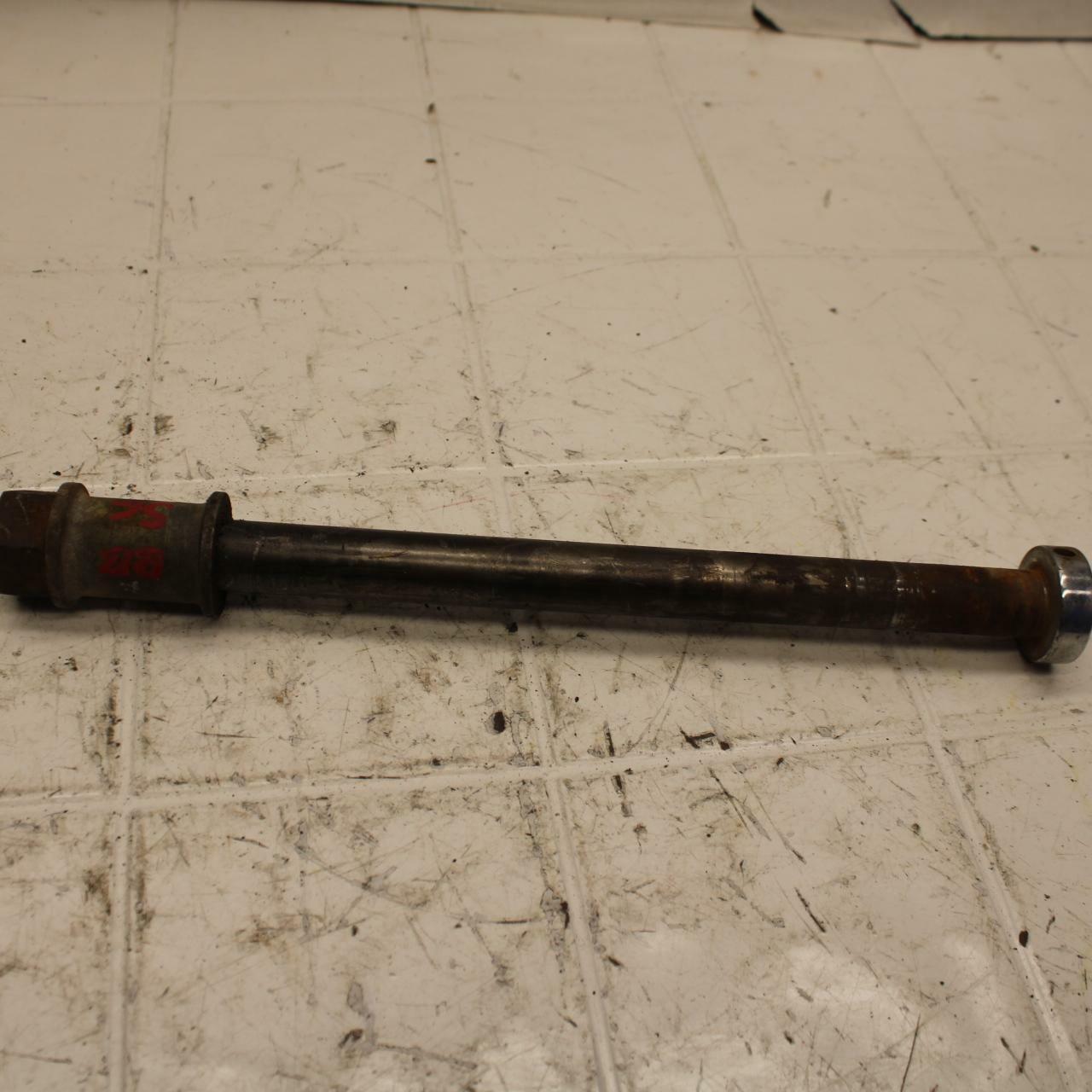 72 HONDA CB500 K1 REAR AXLE BACK WHEEL RIM PIVOT BOLT AXEL BB24