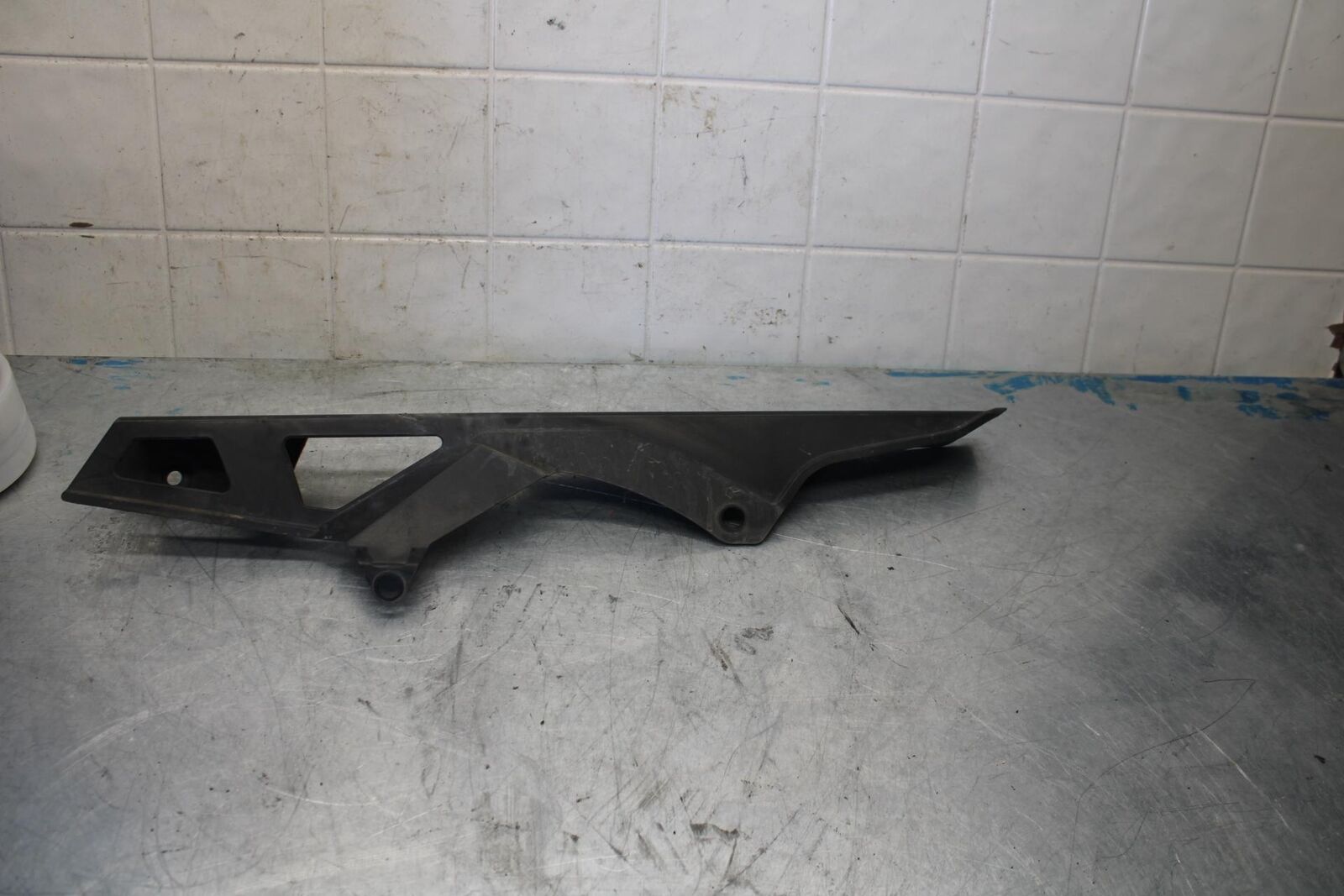 06-07 SUZUKI GSXR750 REAR BACK DRIVE CHAIN GUARD COVER SHIELD BB424