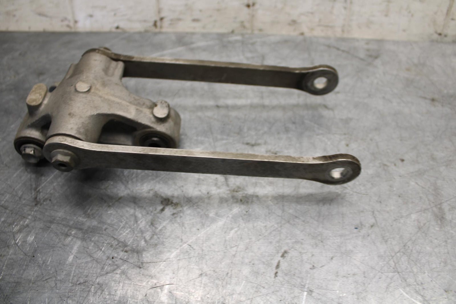 2008 Kawasaki Ninja ZX10R  REAR DOGBONE SHOCK LINKAGE LINK 39007-0006 BB524