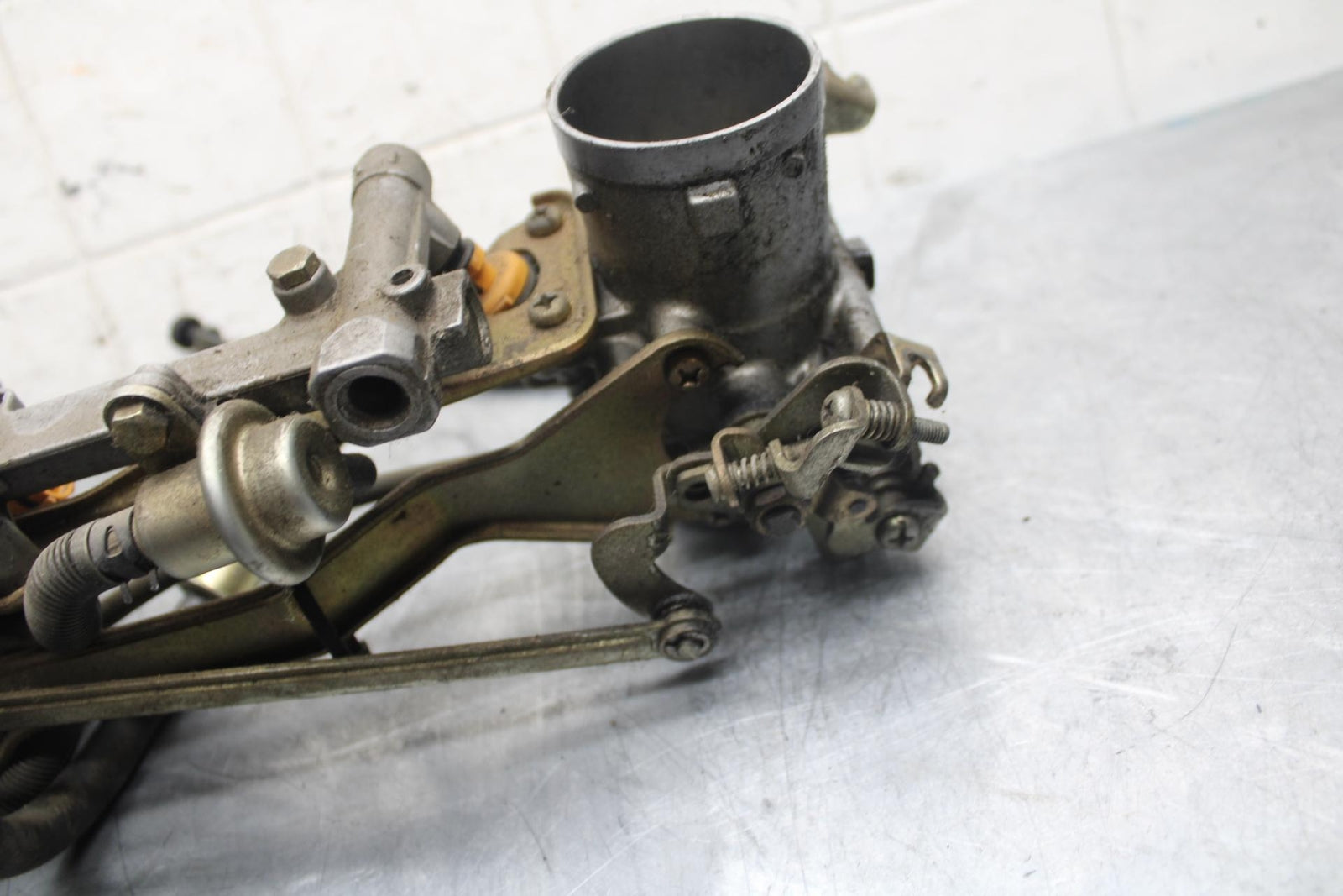 1998 Suzuki TL1000S MAIN FUEL INJECTORS / THROTTLE BODIES