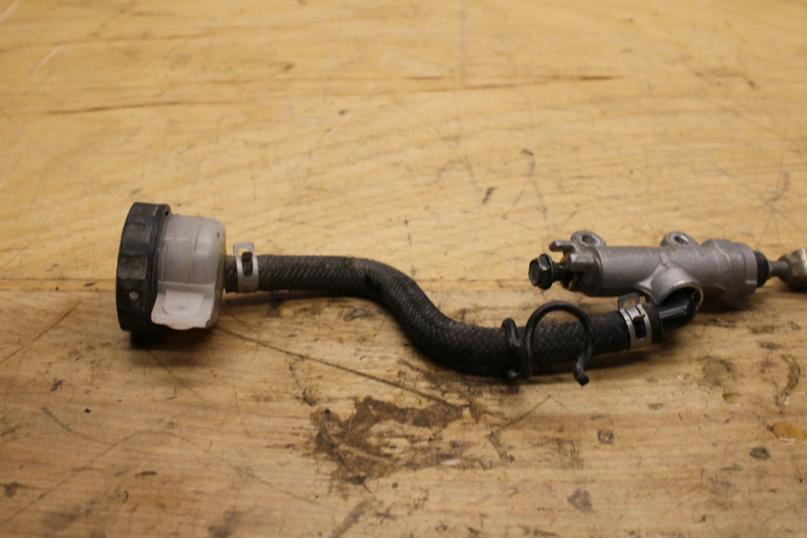 04-05 KAWASAKI NINJA ZX10R REAR BACK BRAKE MASTER CYLINDER W RESERVOIR BB322