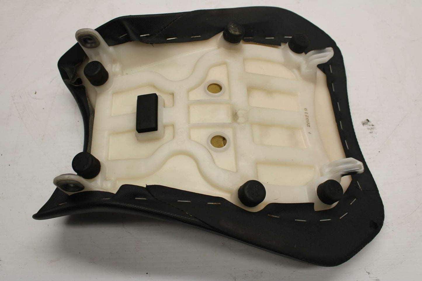 11-21 SUZUKI GSXR600 FRONT DRIVERS SEAT PAD SADDLE PILLION 45100-14J10-DW2 BB260