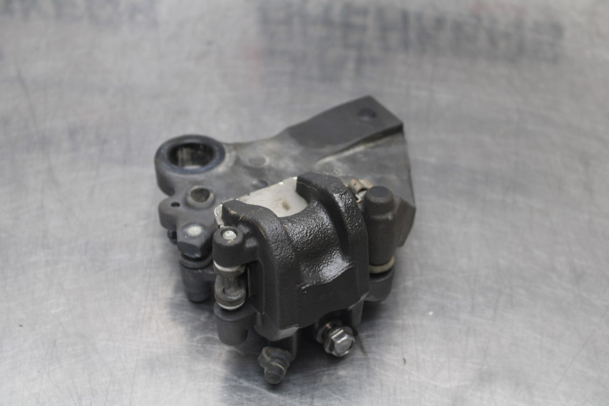 24-25 KAWASAKI NINJA ZX6R REAR BACK BRAKE CALIPER W MOUNT BRACKET BB785