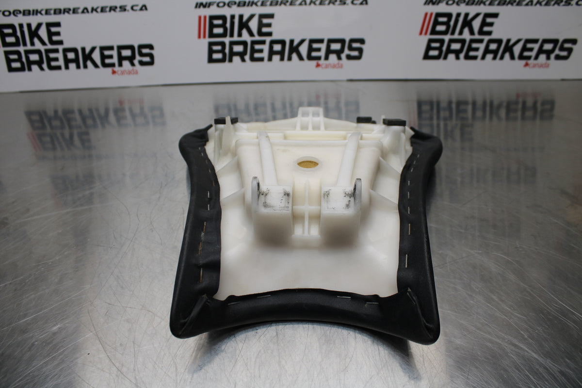 13-17 KAWASAKI NINJA ZX6R ZX636 ABS FRONT DRIVERS SEAT PAD SADDLE PILLION BB143