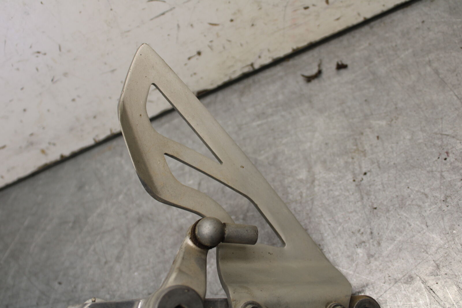 09-11 TRIUMPH DAYTONA 675 LEFT REARSET REAR SET FOOT PEG W SHIFTER BB652