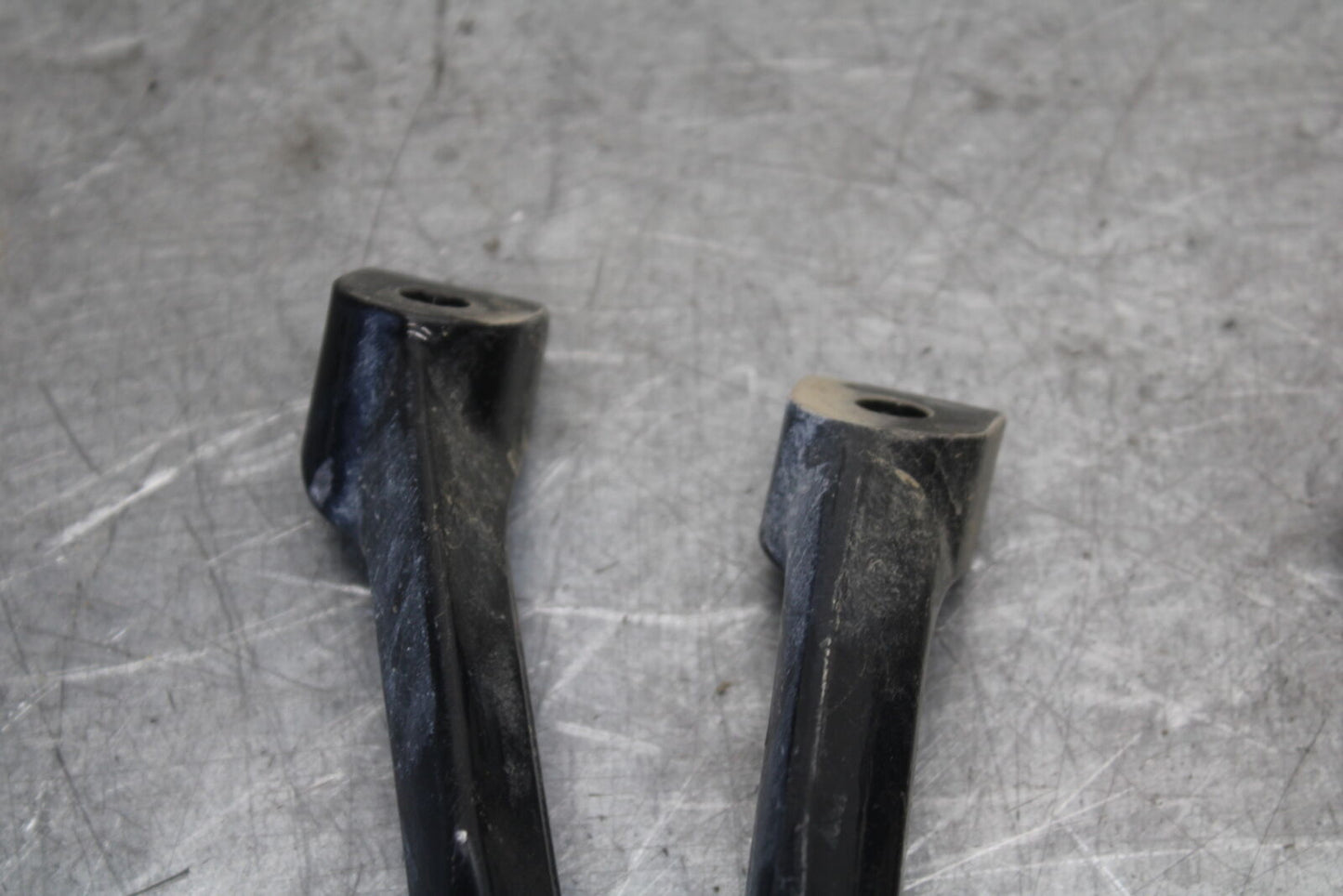 06-07 SUZUKI GSXR 600 REAR BACK PASSENGER PEG SET PAIR BB694