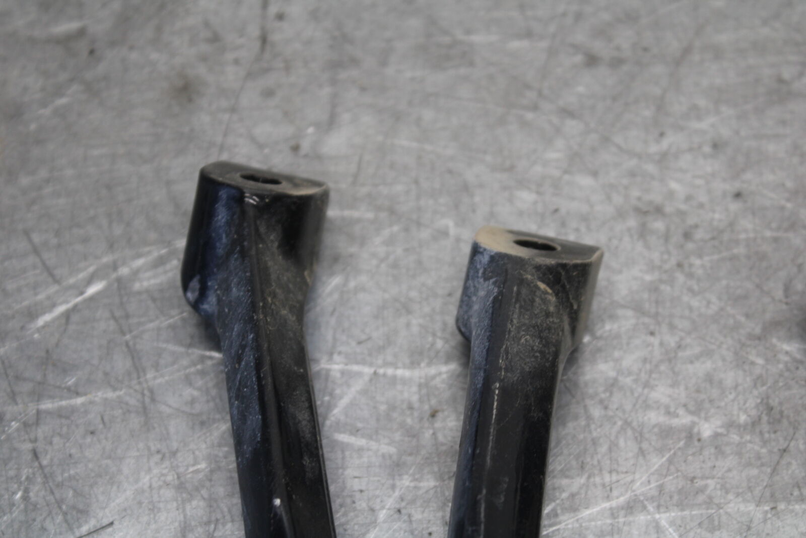06-07 SUZUKI GSXR 600 REAR BACK PASSENGER PEG SET PAIR BB694