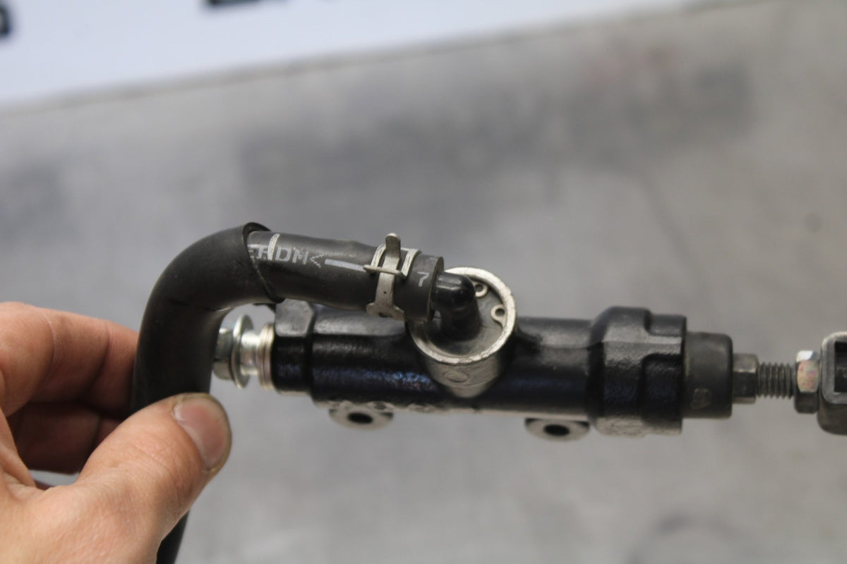 18 SUZUKI GSXR750 REAR BACK BRAKE MASTER CYLINDER W RESERVOIR BB891