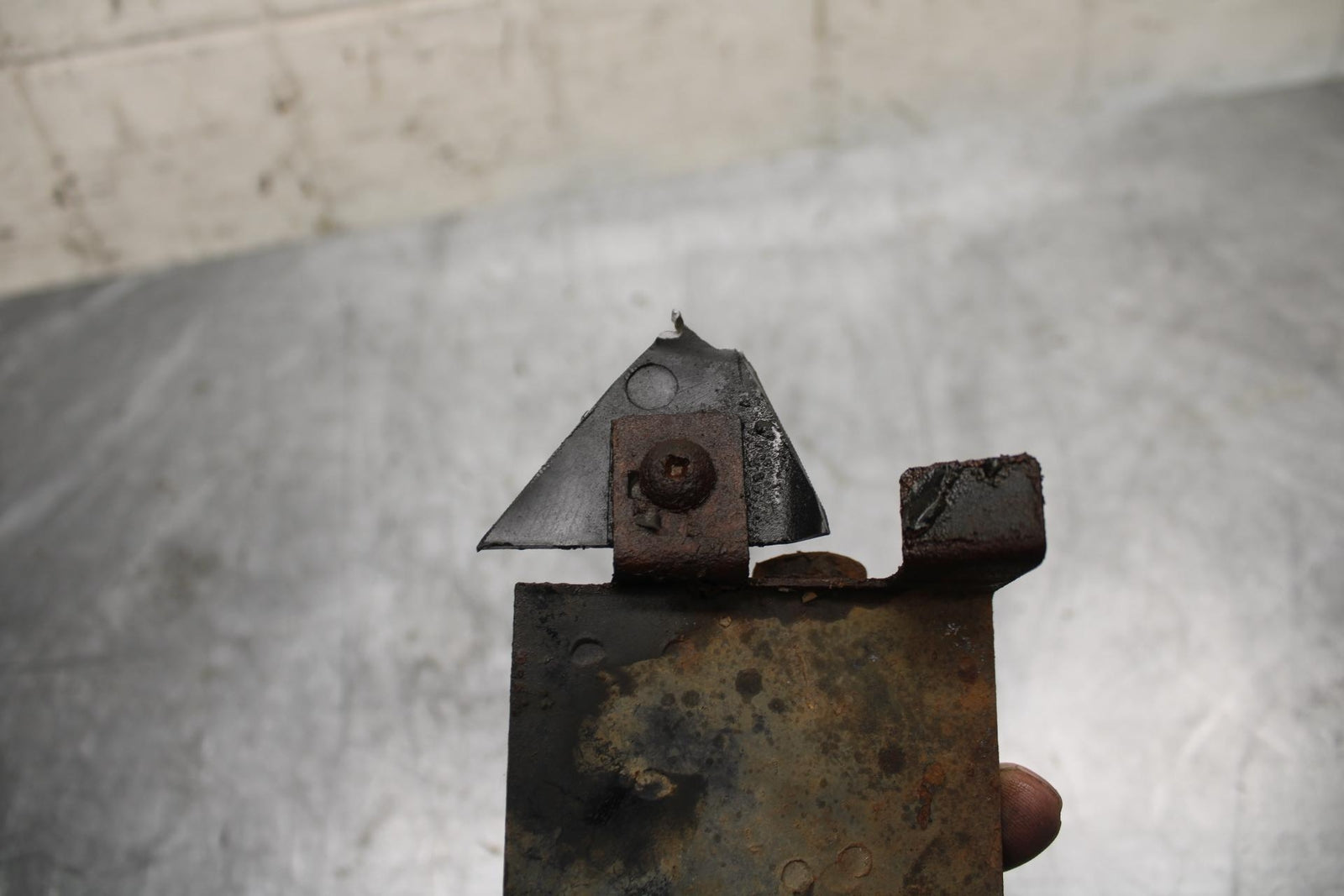 91-92 SUZUKI GSXR750 M  BATTERY HOLD DOWN CLAMP STRAP BB493