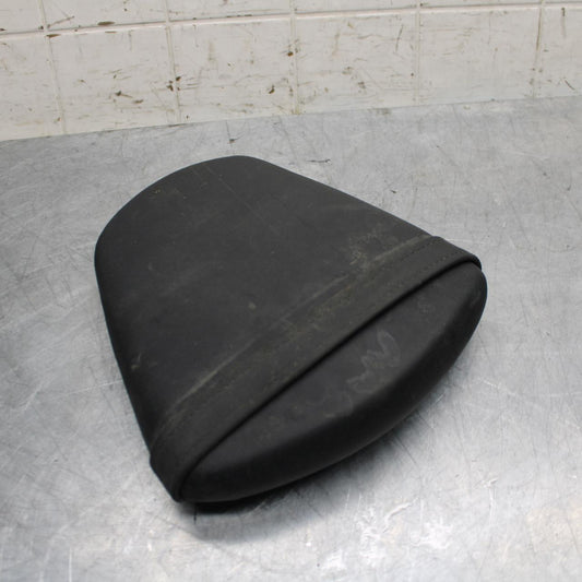 11-22 SUZUKI GSXR 600  REAR BACK PASSENGER TANDEM SEAT PAD SADDLE PILLION BB485