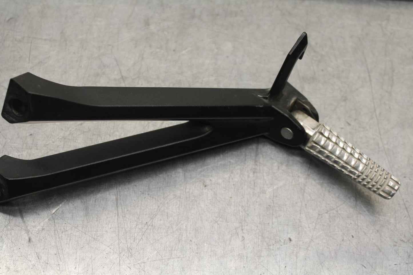 2011 Suzuki GSXR600 REAR BACK PASSENGER PEG SET PAIR BB602