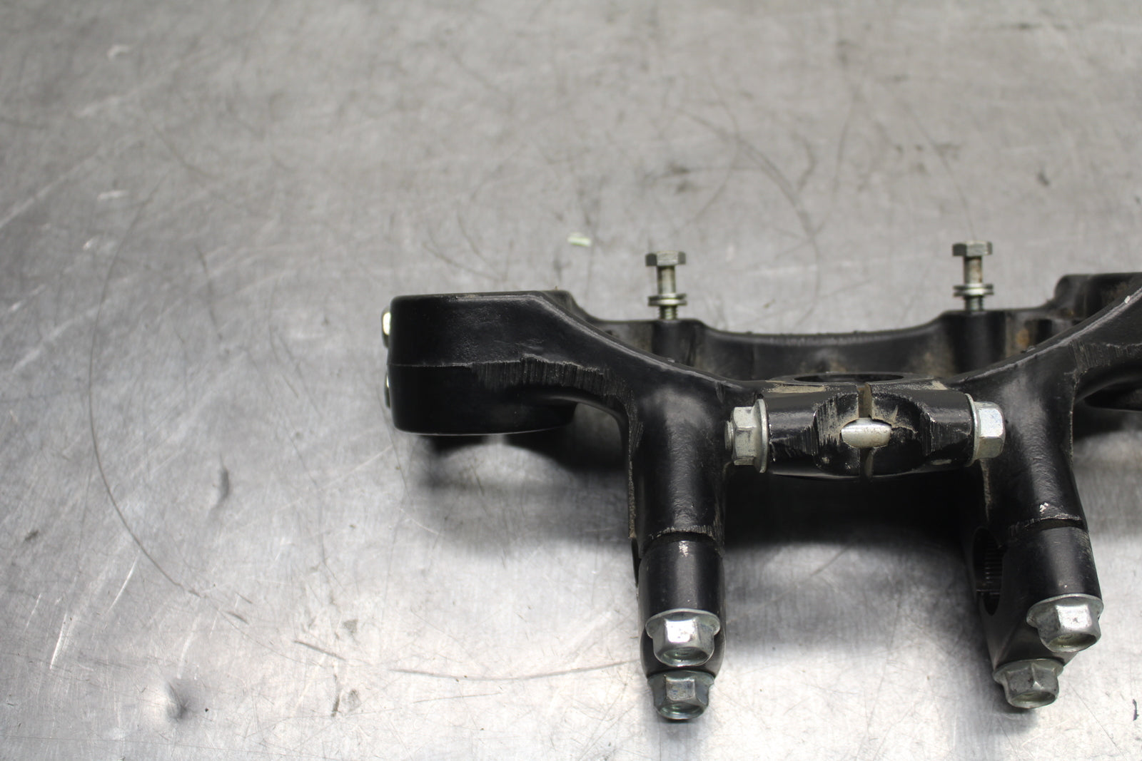 82-83 YAMAHA IT175 FORKS UPPER TRIPLE TREE CLAMP BB108
