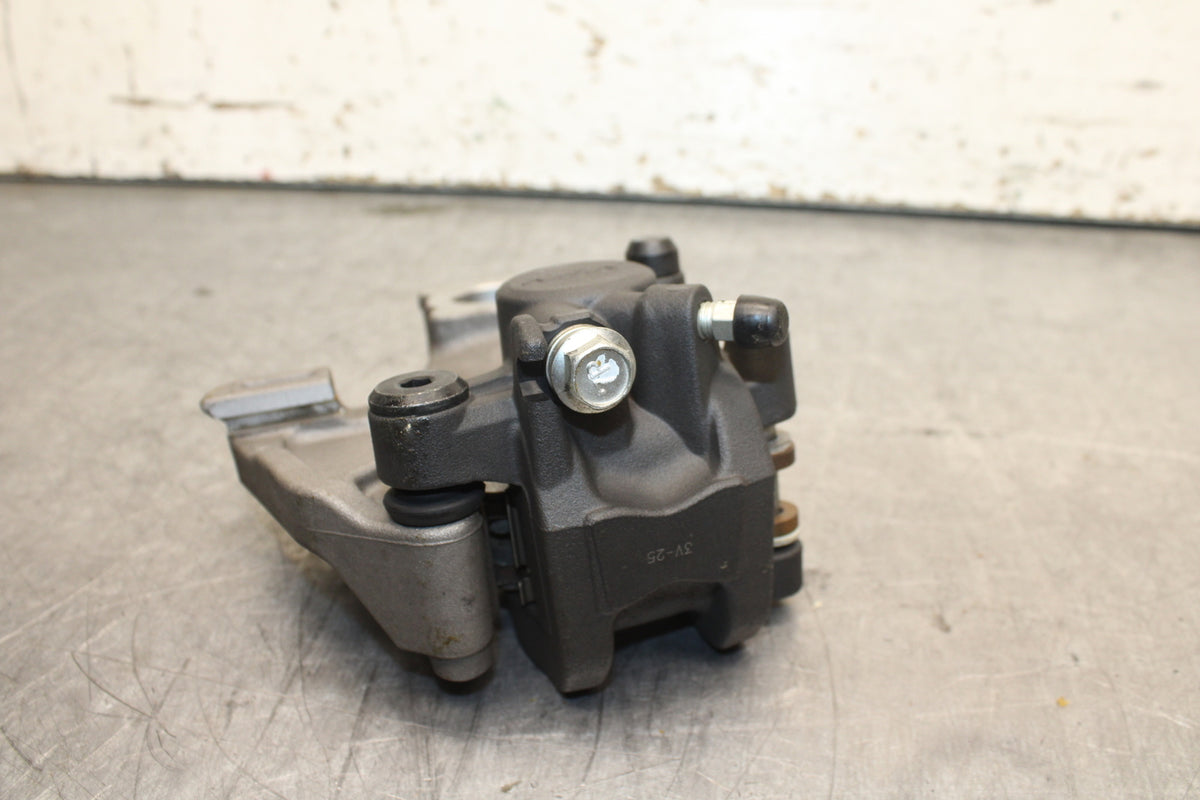 13 SUZUKI GSXR750 REAR BACK BRAKE CALIPER W MOUNT BRACKET BB110