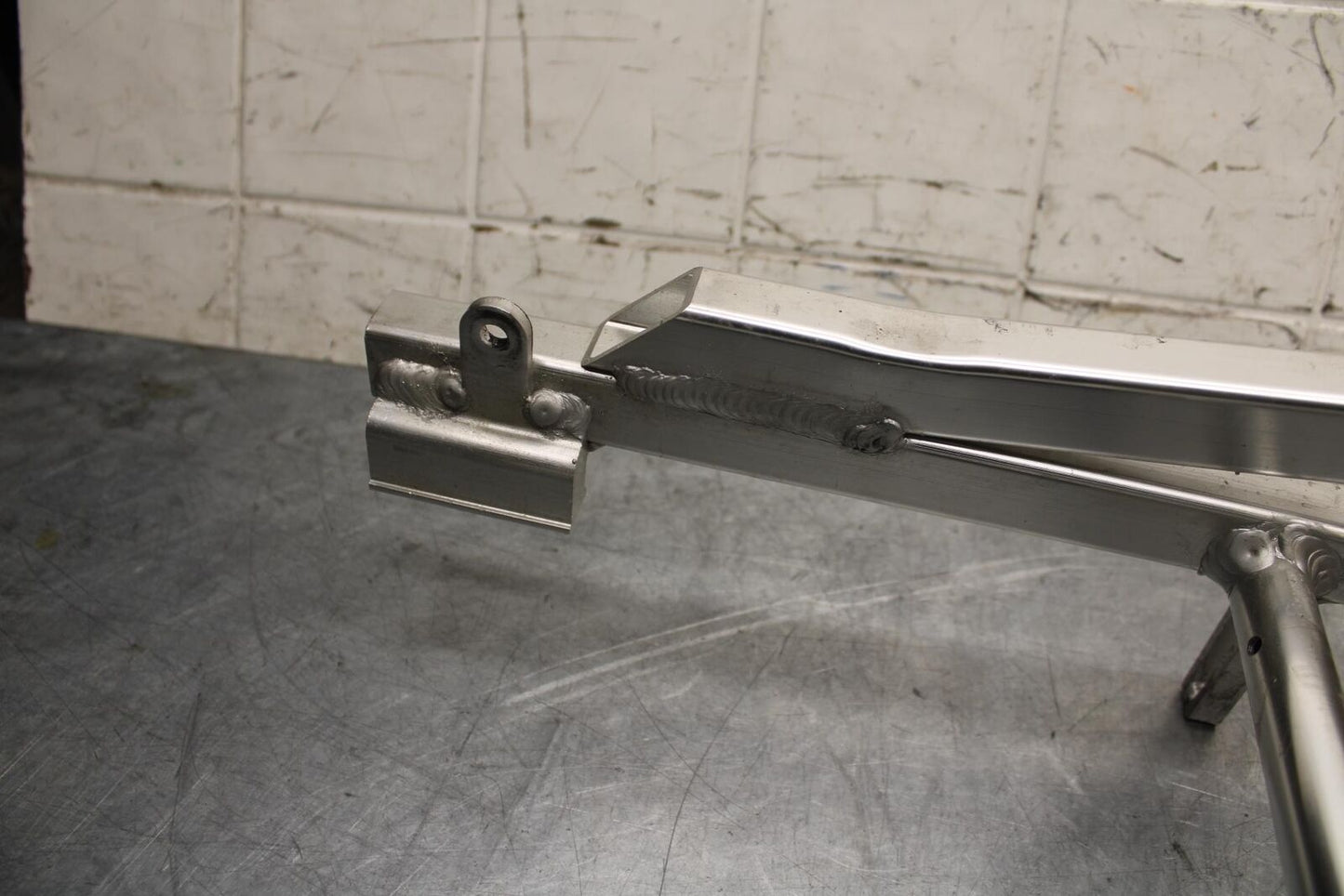 2000 Honda CBR600F4 REAR BACK TAIL SUBFRAME SUB FRAME BB552