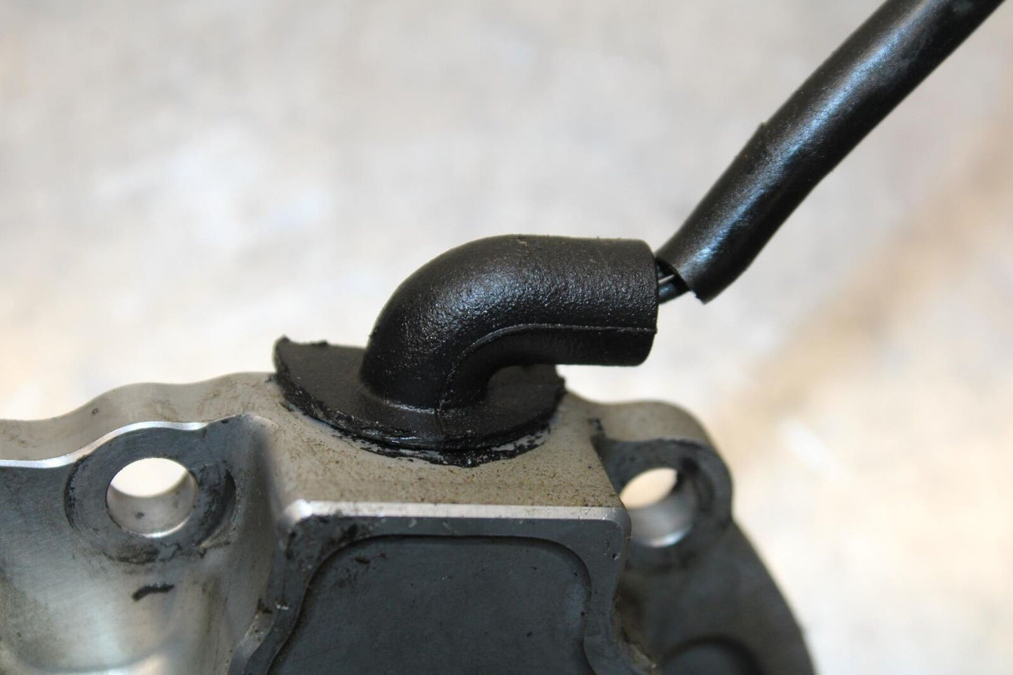2007 Yamaha YZF R6S ENGINE OIL PUMP CASE COVER BB594