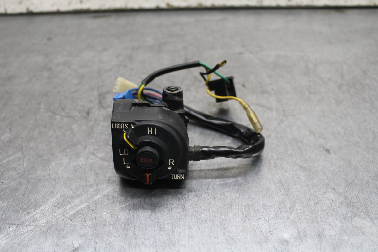 83-85 YAMAHA RIVA 180 XC180 LEFT HANDLE SWITCHES HORN SIGNALS SWITCH BB109