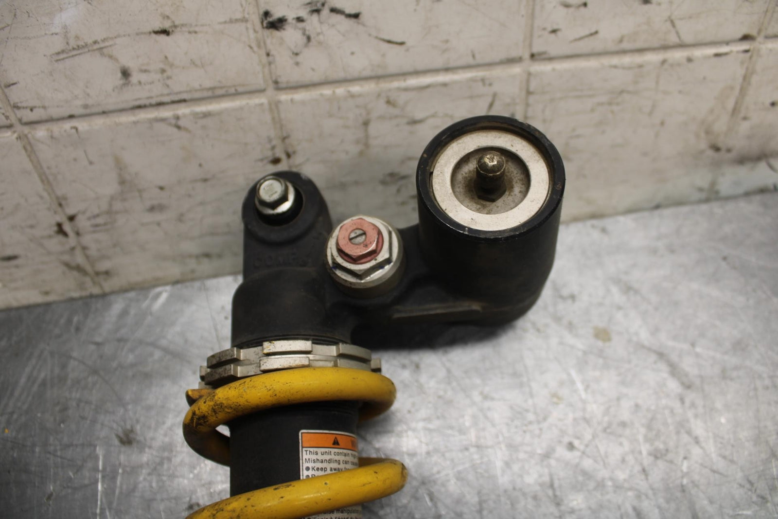 2006 Suzuki GSXR600 REAR BACK SHOCK ABSORBER SUSPENSION 62100-01H00-163 BB245 B