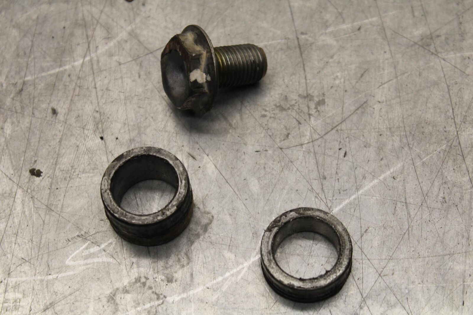 2006 Honda CBR600F4i FRONT WHEEL RIM AXLE PIVOT BOLT 44301-MBW-E11 BB567